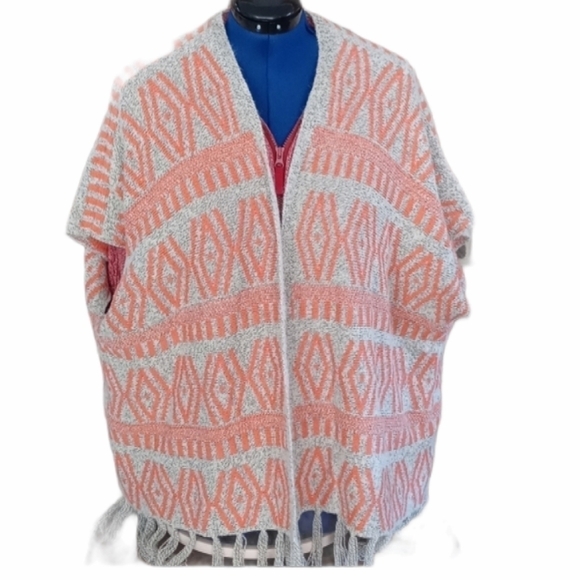 Hen and thread poncho one size fits most - Picture 1 of 6
